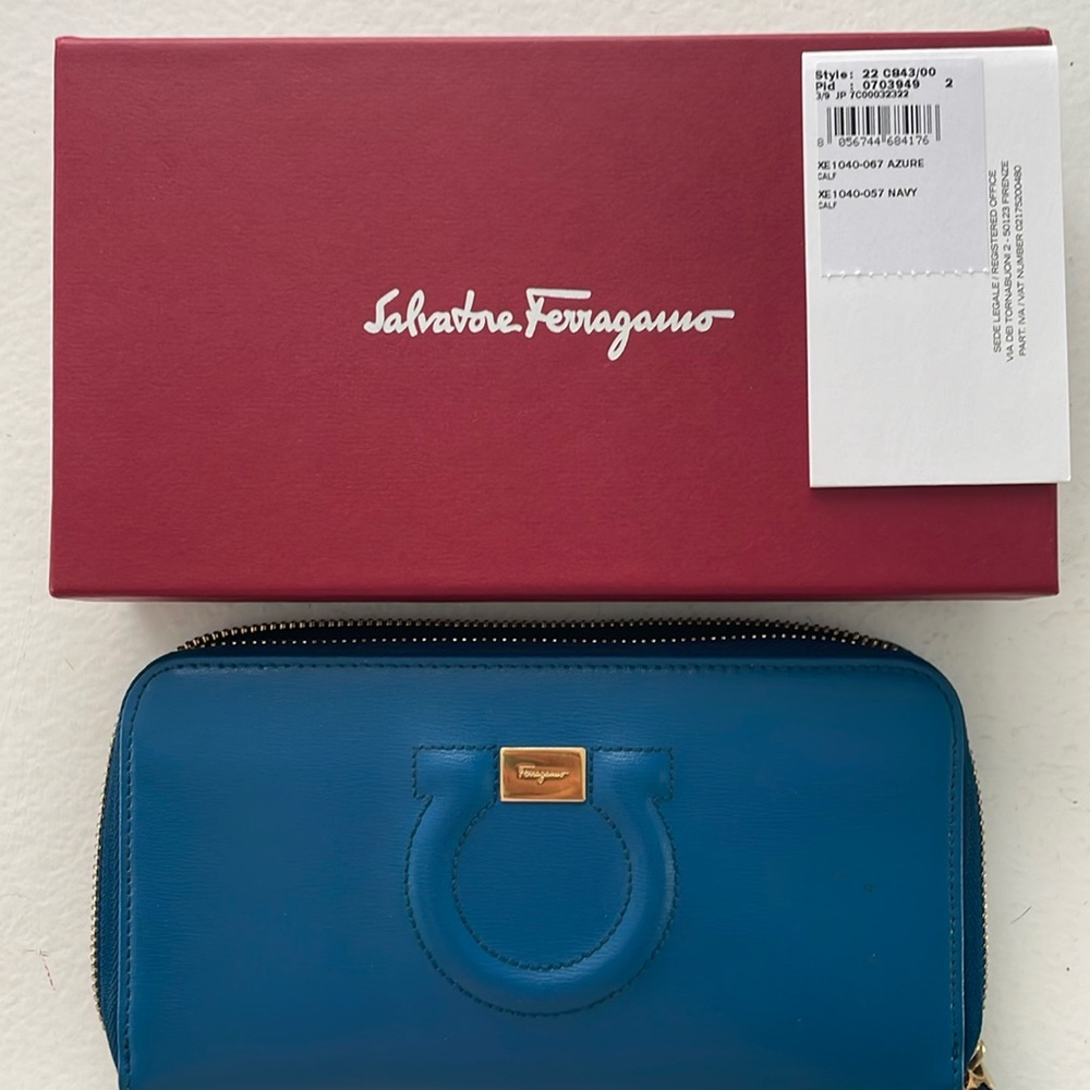 Ferragamo continental Wallet